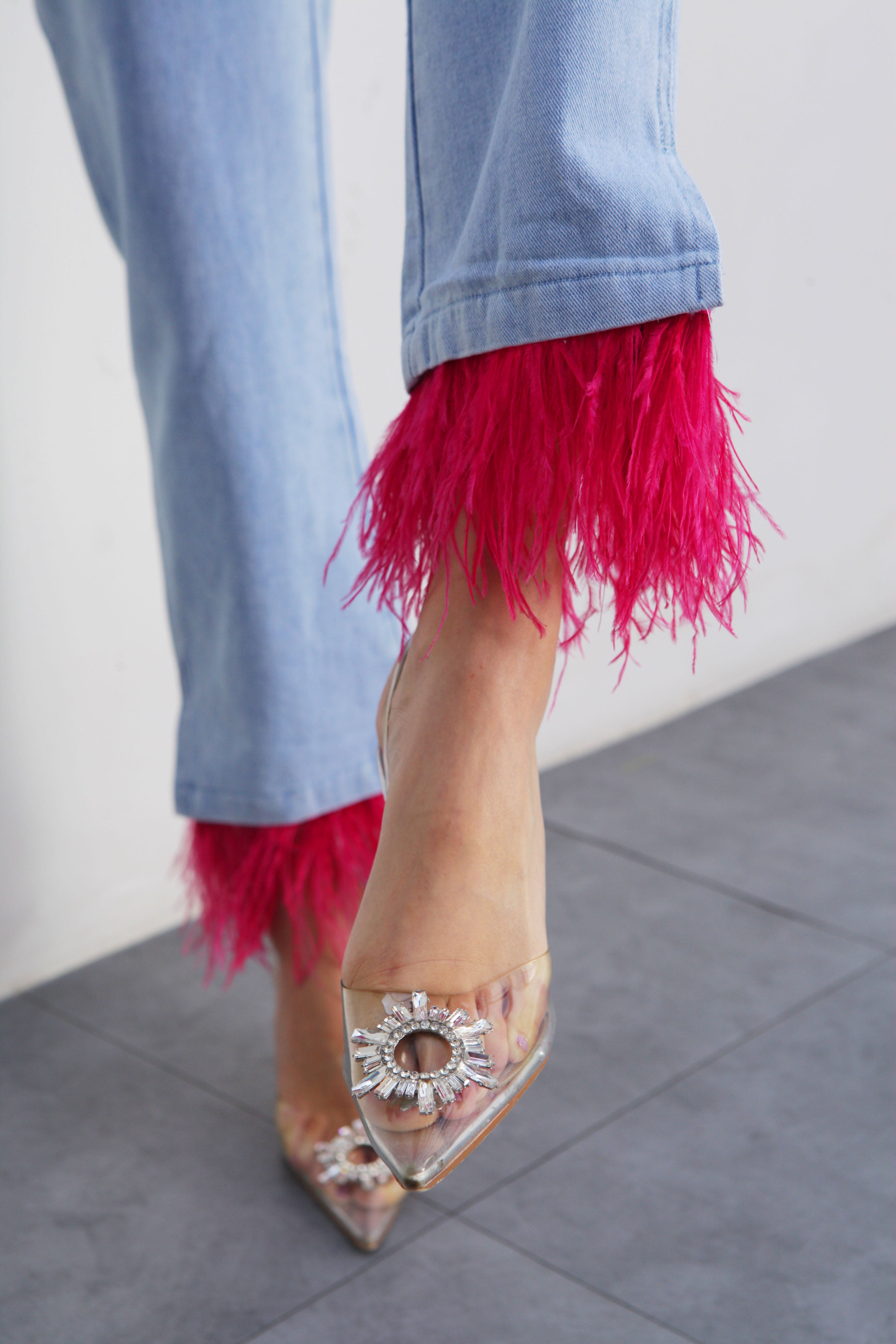 Jeans rectos con plumas Fiusha