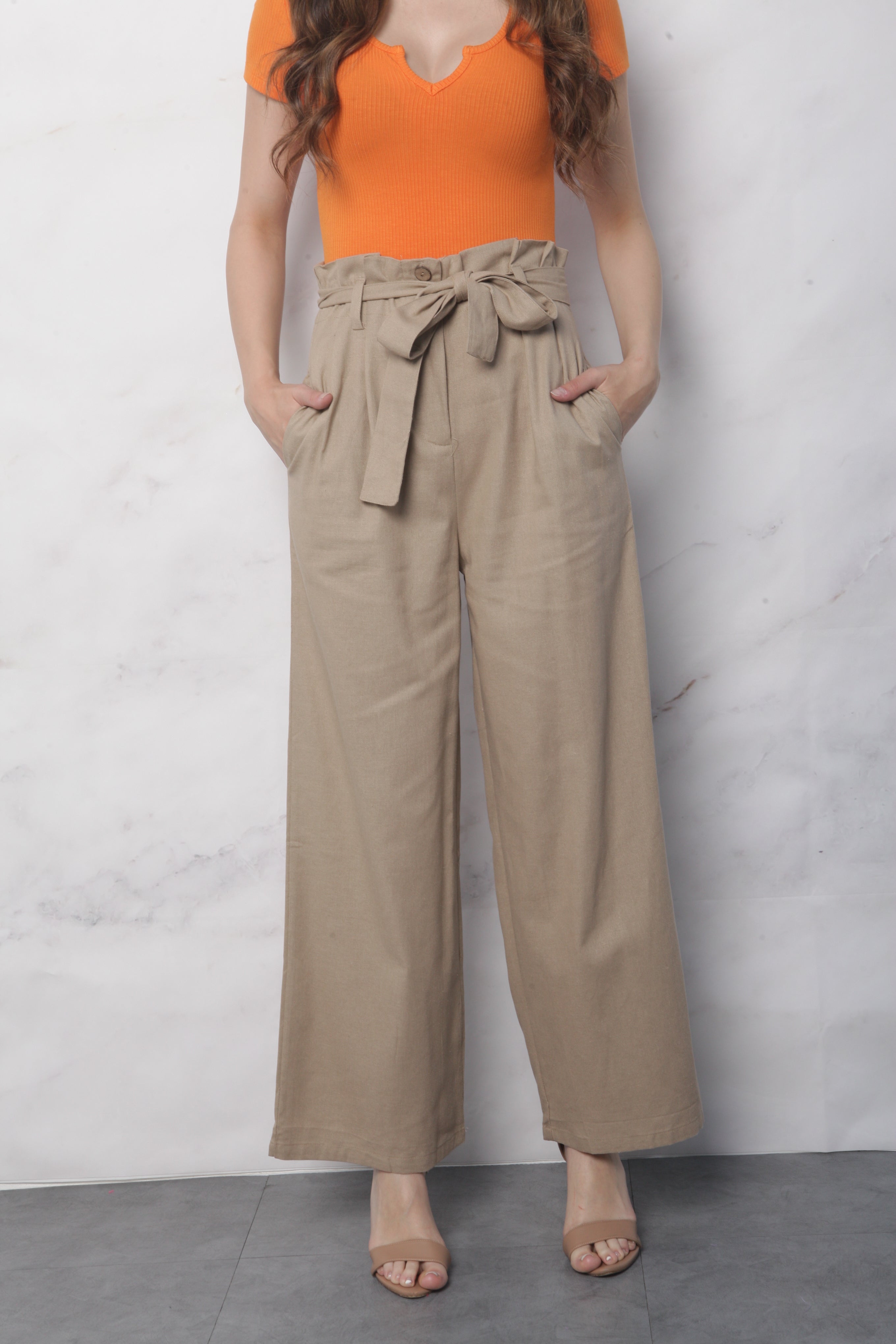 Pantalón tipo lino de pierna ancha paper bag Khaki