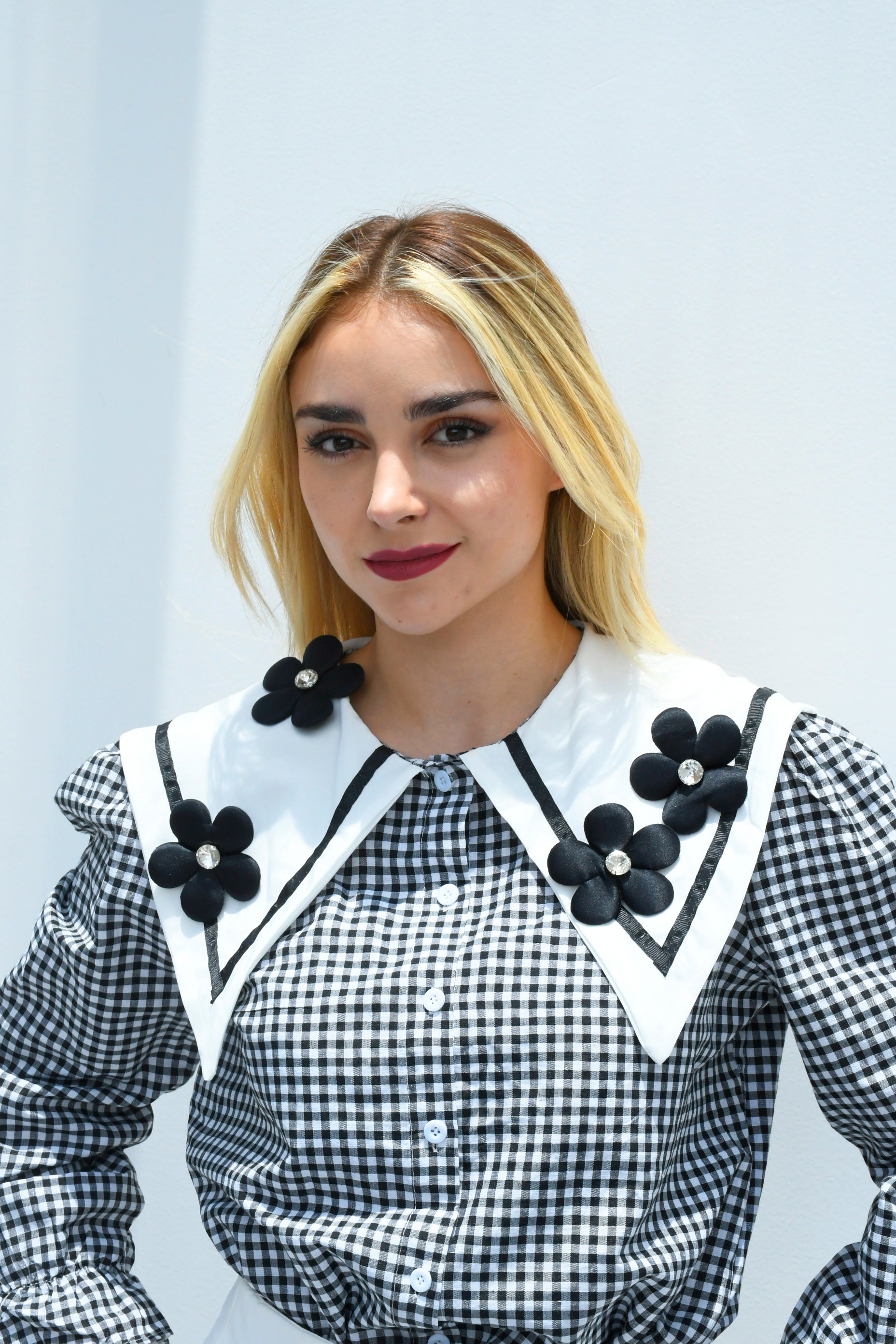 Blusa cuadros cuello bobo con Flores Negra